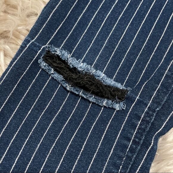 Zara pinstriped torn knee jeans size 4 - Picture 2 of 5